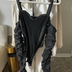 Maniere de voir black body suit